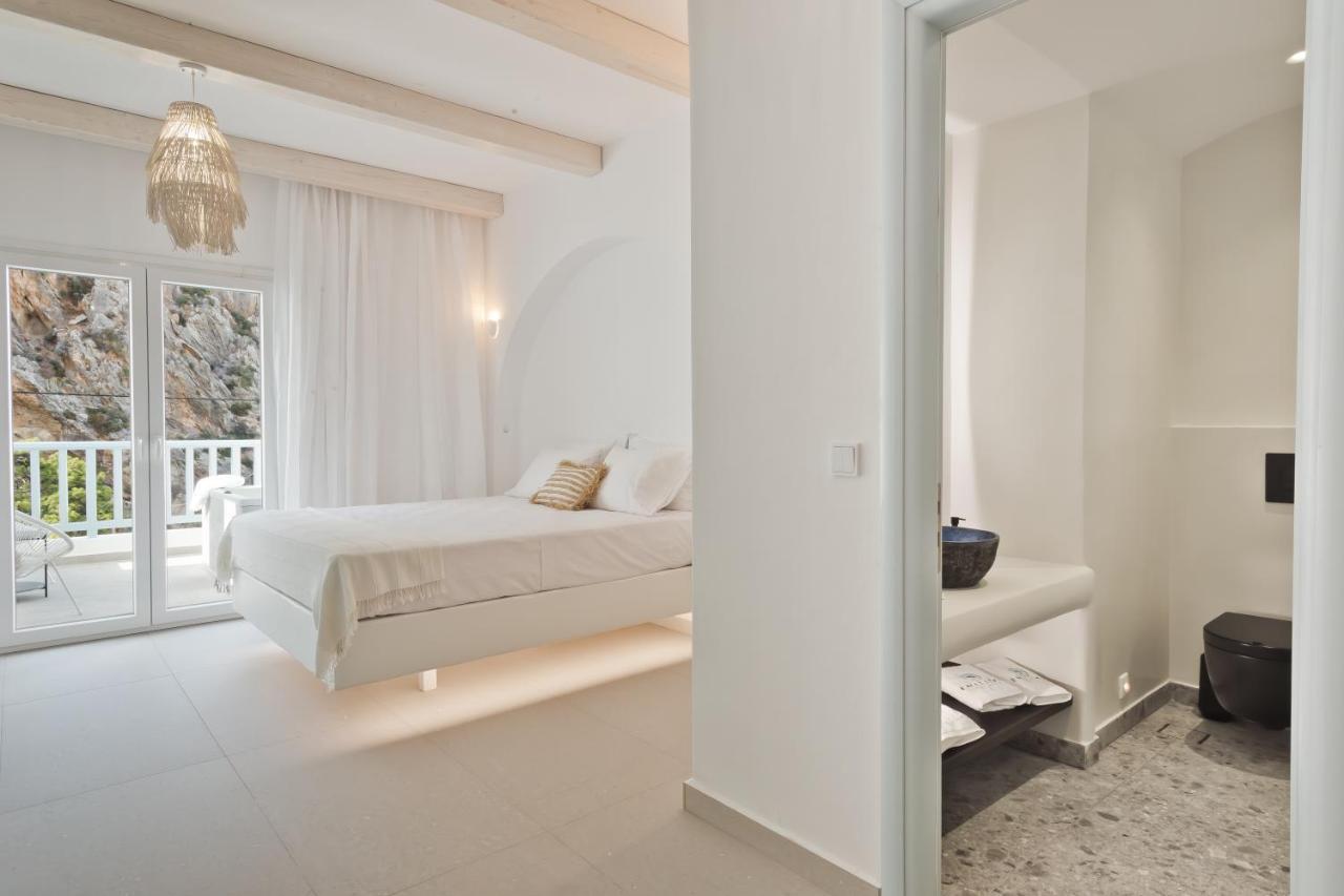 Enilion Luxury Suites 키라파나기아 외부 사진
