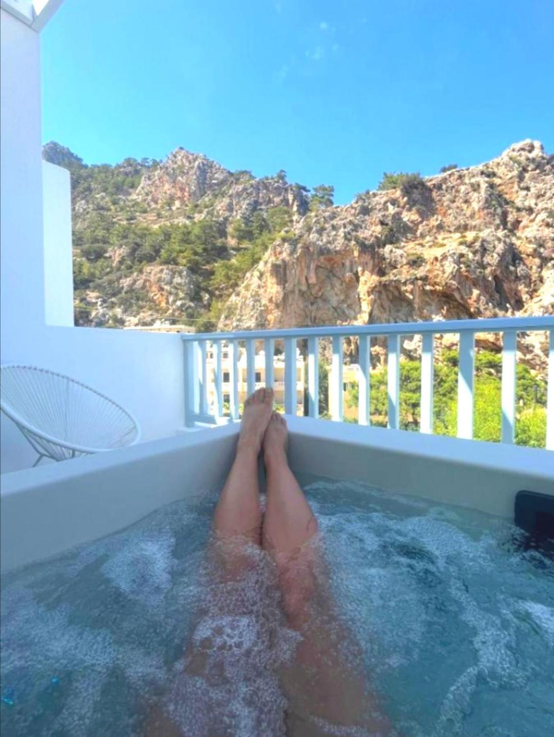 Enilion Luxury Suites 키라파나기아 외부 사진