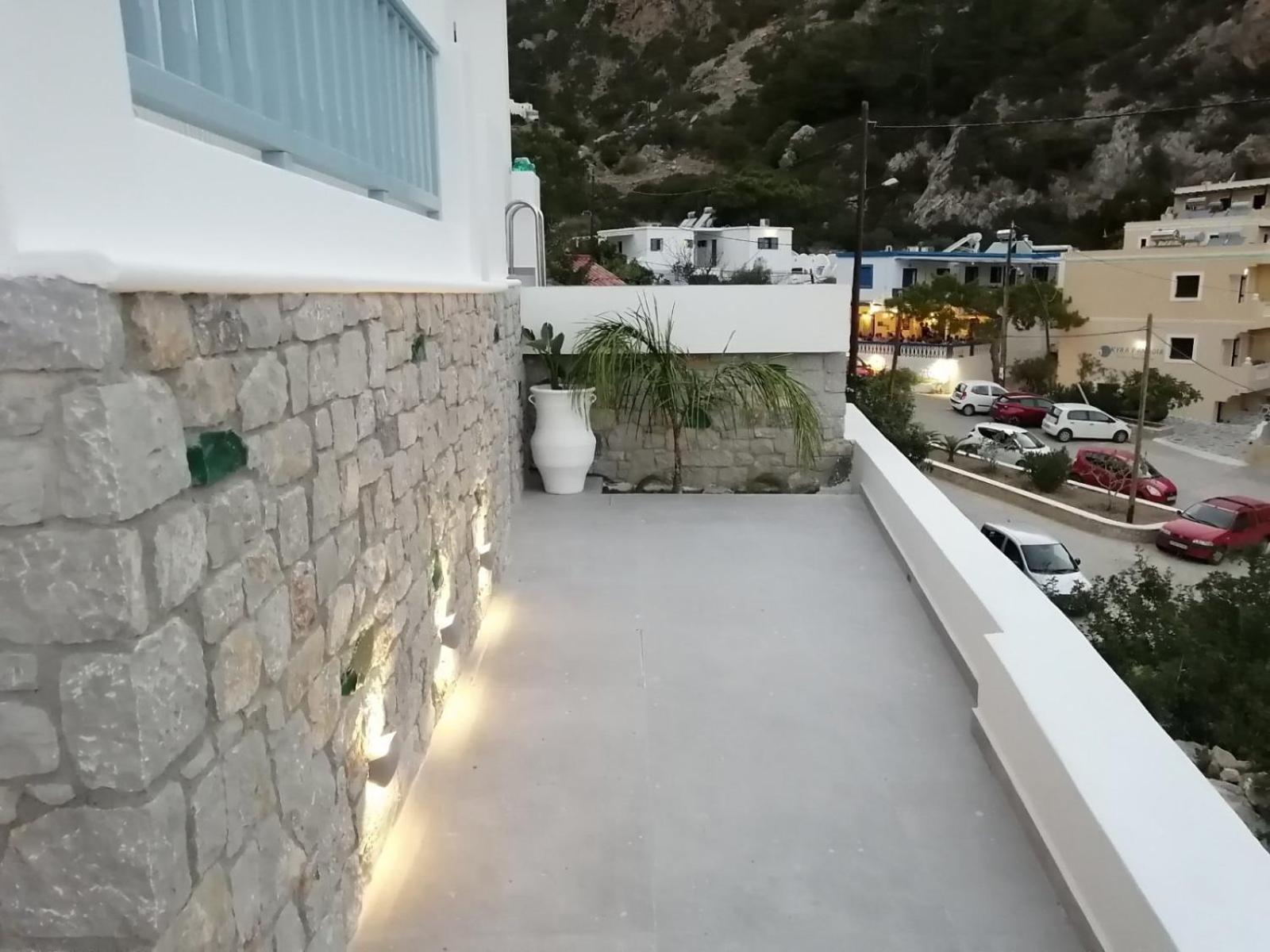 Enilion Luxury Suites 키라파나기아 외부 사진
