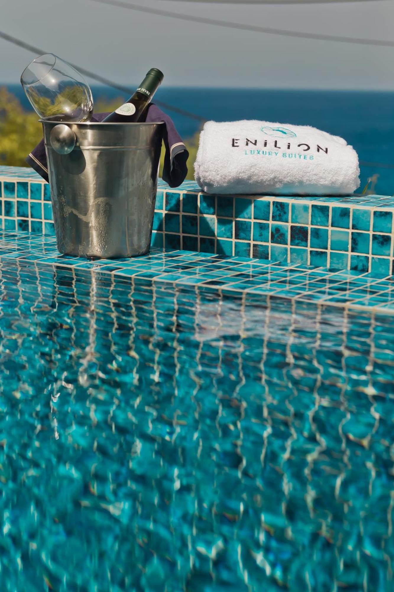 Enilion Luxury Suites 키라파나기아 외부 사진
